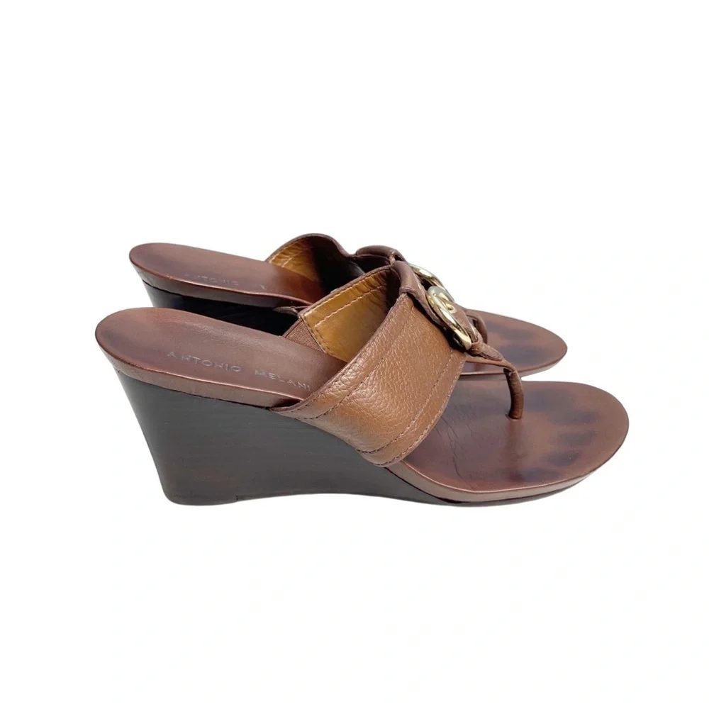 Antonio Melani stacked wedge brown leather thong heel/ gold buckle. Women 8M